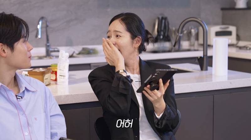 너무 신기해서 계속 김동준 힐끗힐끗보는 한가인.JPG | 인스티즈